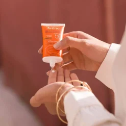 Avène Sun Very High Protection B-Protect Enhanceur SPF50+ Sunscreen 30ml (1.01floz)