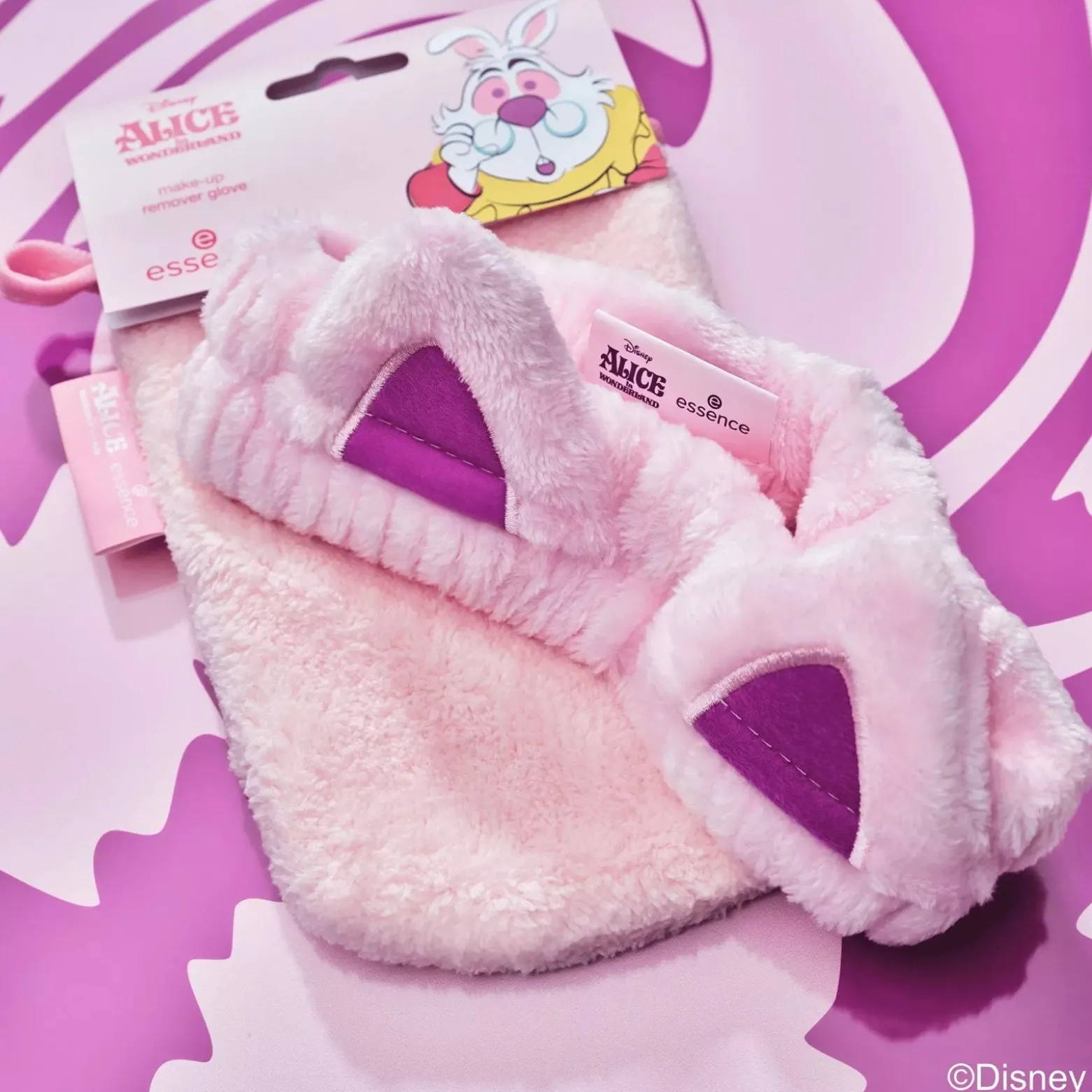 essence Disney Alice in Wonderland Makeup Remover Glove 01 Wonderful You