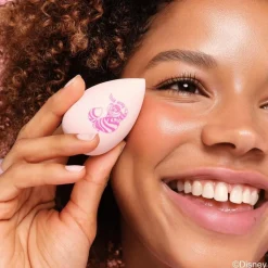 essence Disney Alice in Wonderland Color-Changing Makeup Sponge 01 This Way Or That Way?