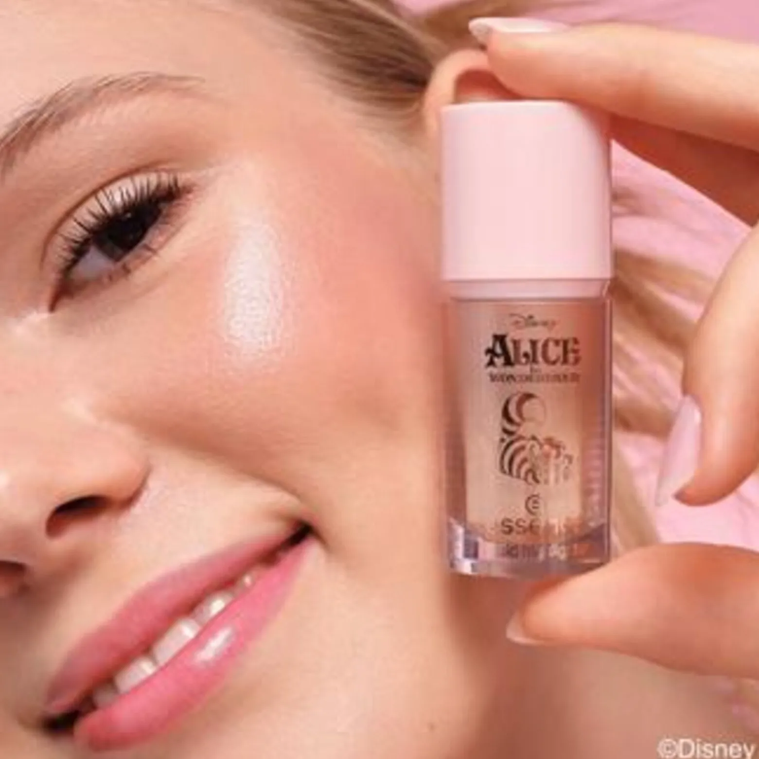 essence Disney Alice in Wonderland Liquid Highlighter 01 Grin & Glow 4ml (0.13floz)