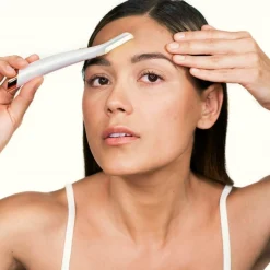 Finishing Touch Flawless™ Dermaplane Glow