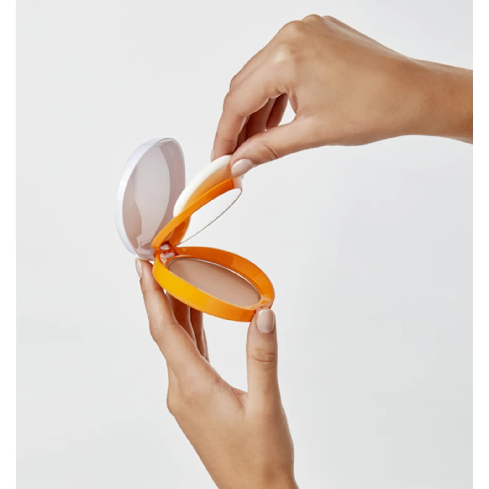 Heliocare 360 Oil-Free Compact Sunscreen SPF50+ Beige 10g (0.35oz)