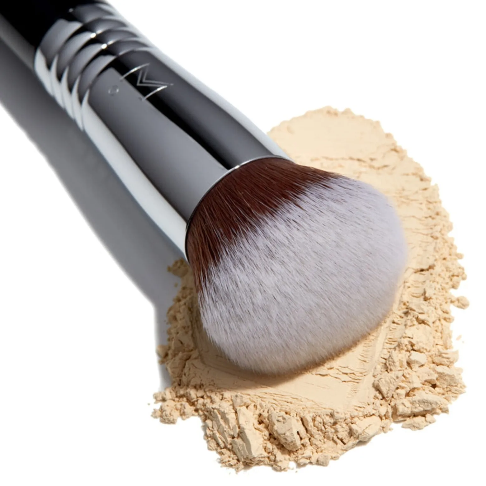 Sigma Beauty F82 Round Kabuki™ Brush x1